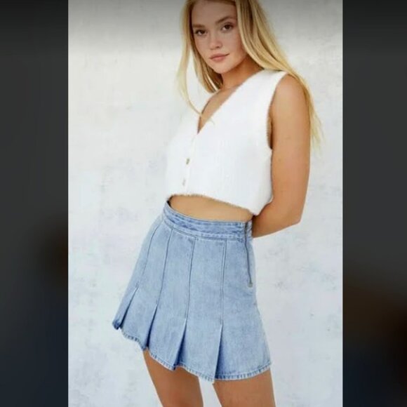Le Lis Dresses & Skirts - NWT LE LIS Pleated Denim Tennis Mini Skirt M